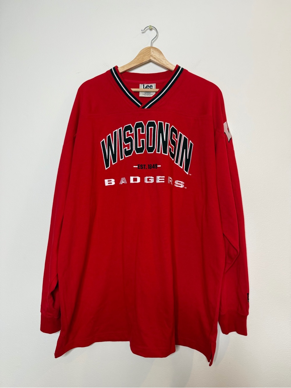 Vintage Lee Sport Wisconsin Badger Collegiate V-neck jersey pullover Crewneck